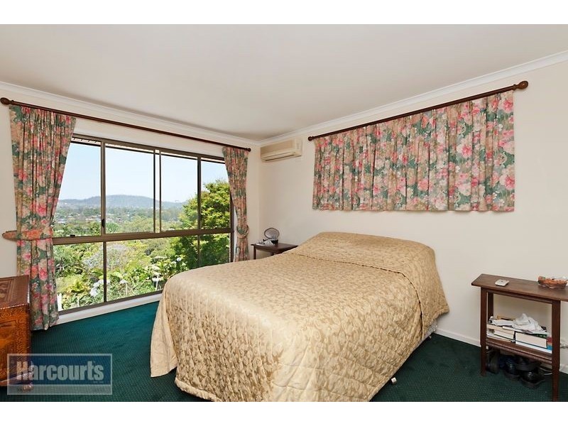 11 Camden Court, Arana Hills QLD 4054