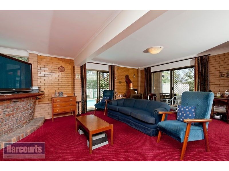 11 Camden Court, Arana Hills QLD 4054