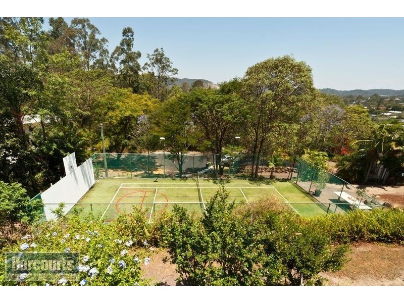 11 Camden Court, Arana Hills QLD 4054