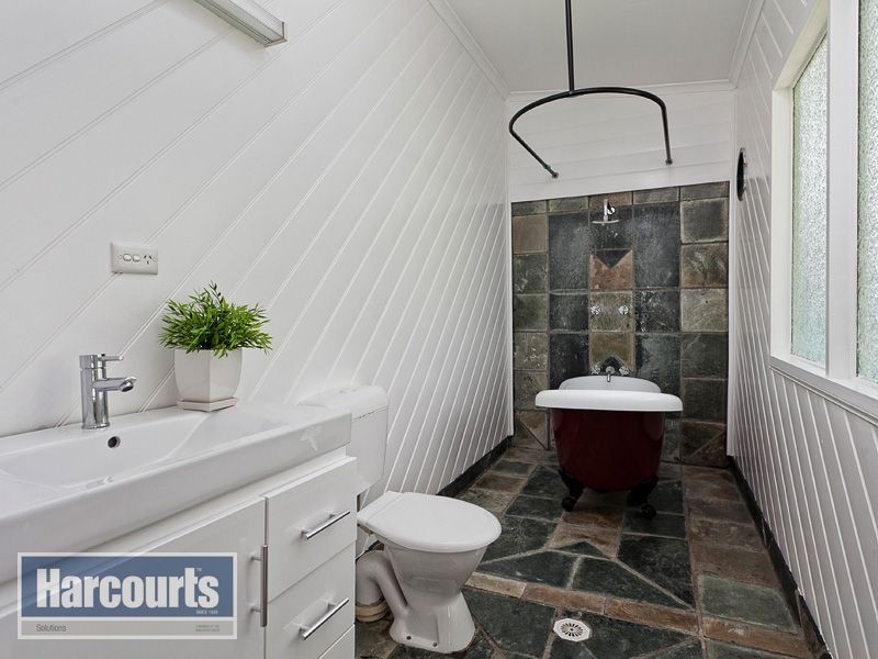 8 Cross Street, Mitchelton QLD 4053