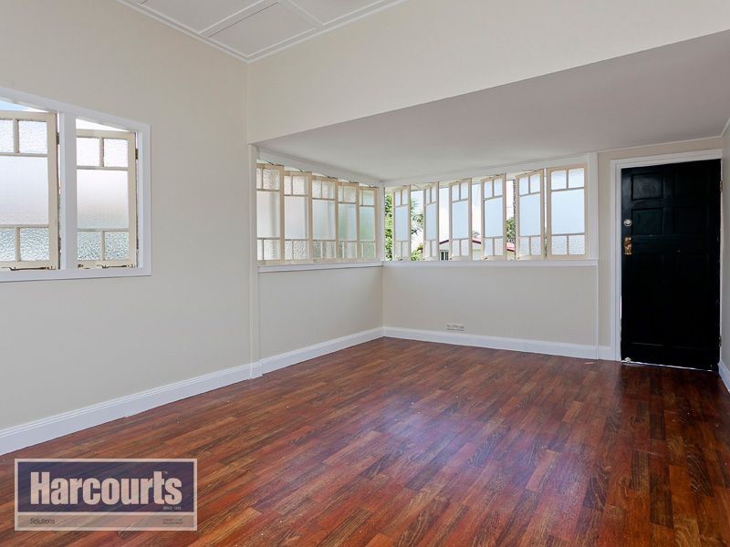 8 Cross Street, Mitchelton QLD 4053