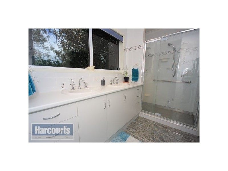 27 Barker Street, Cashmere QLD 4500