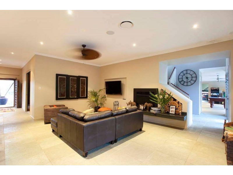 7 Oak River Road, Draper QLD 4520