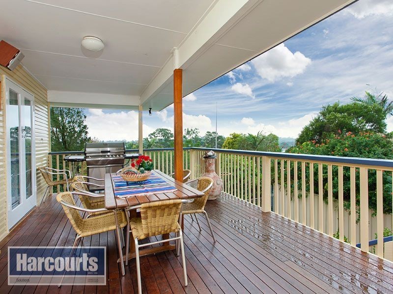 19 Dorkay Street, Stafford Heights QLD 4053