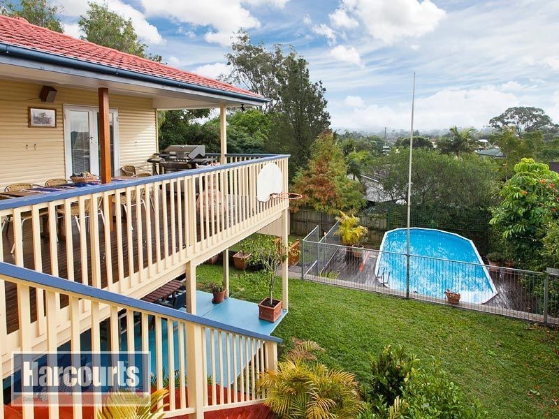 19 Dorkay Street, Stafford Heights QLD 4053