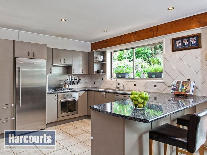 9 Barber Road, Ferny Hills QLD 4055