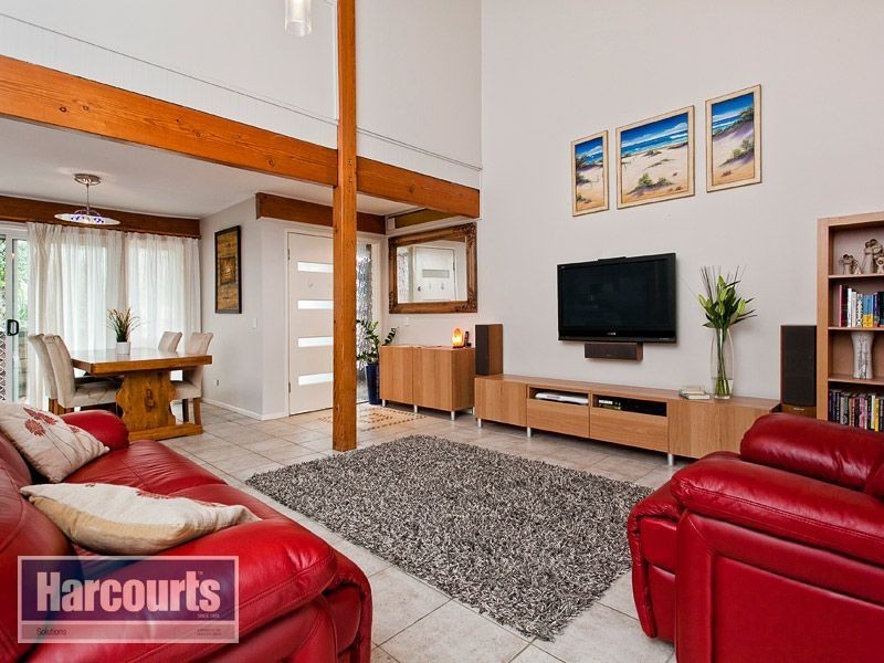 9 Barber Road, Ferny Hills QLD 4055