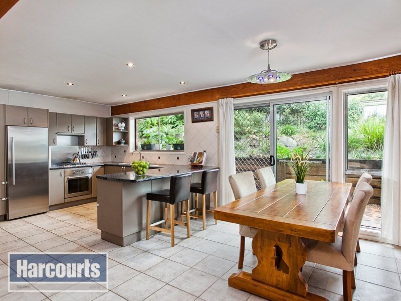 9 Barber Road, Ferny Hills QLD 4055