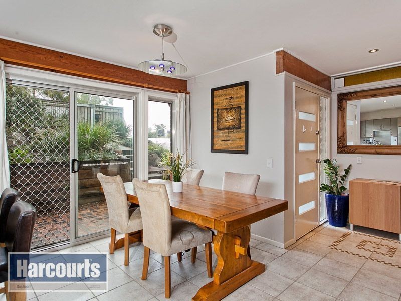 9 Barber Road, Ferny Hills QLD 4055