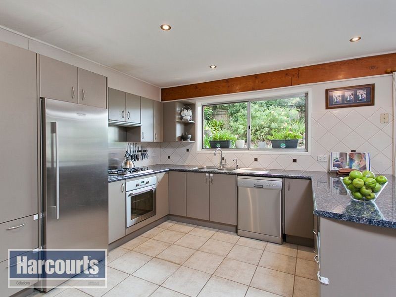 9 Barber Road, Ferny Hills QLD 4055