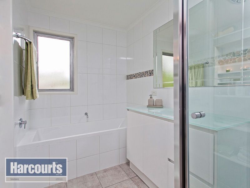 9 Barber Road, Ferny Hills QLD 4055