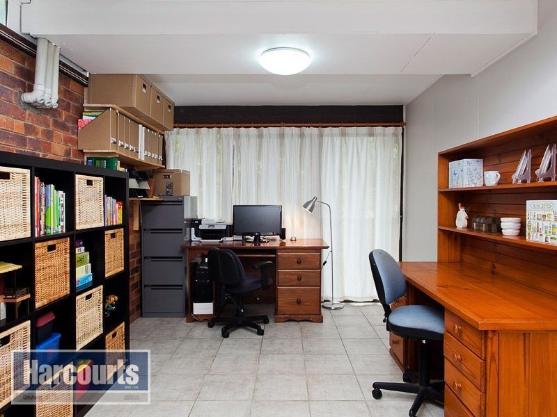 9 Barber Road, Ferny Hills QLD 4055