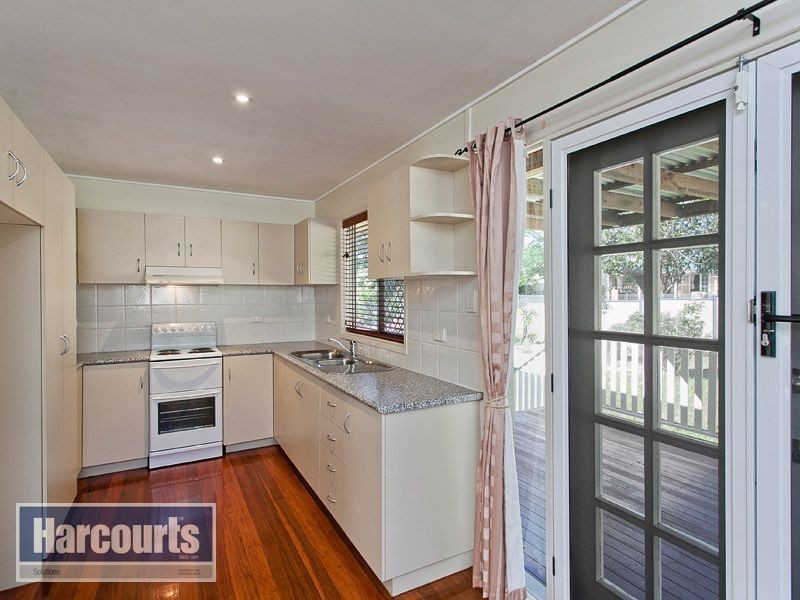 11 Loombah Crescent, Ferny Hills QLD 4055