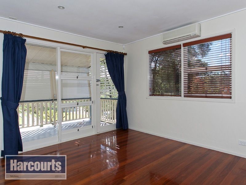 11 Loombah Crescent, Ferny Hills QLD 4055