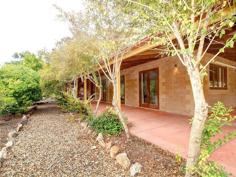 8 Greenwood Crescent, Samford Valley QLD 4520