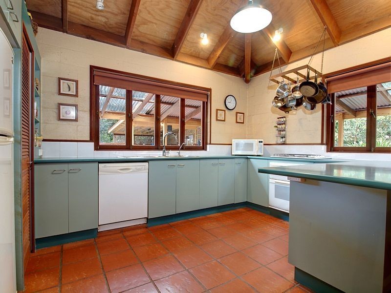 8 Greenwood Crescent, Samford Valley QLD 4520