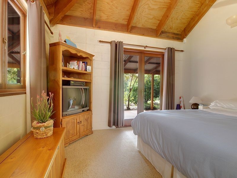 8 Greenwood Crescent, Samford Valley QLD 4520