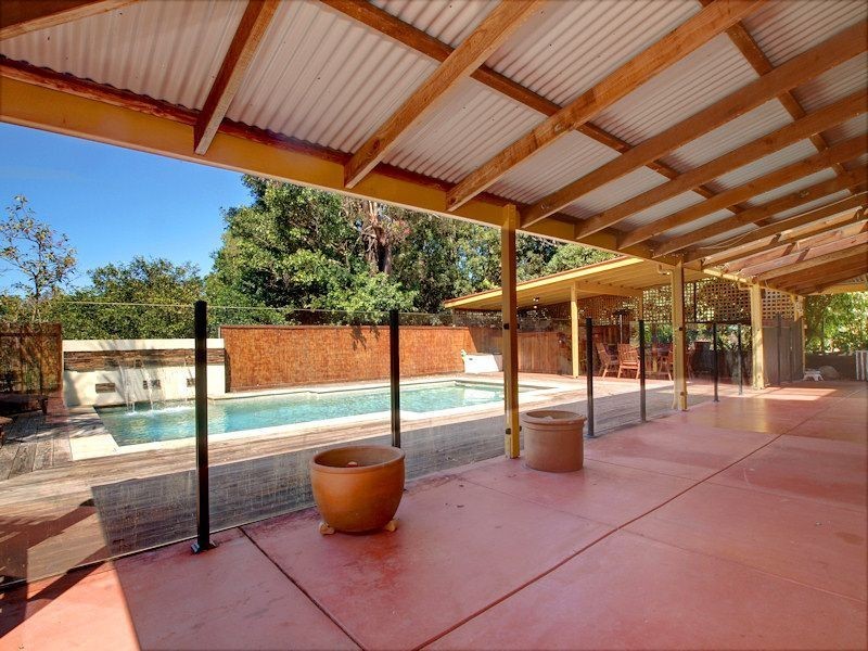 8 Greenwood Crescent, Samford Valley QLD 4520