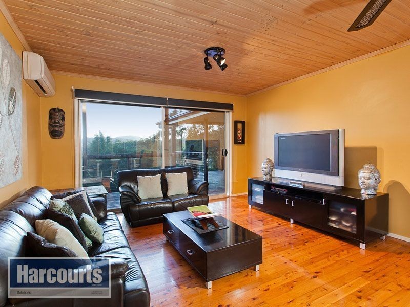 35 Barber Road, Ferny Hills QLD 4055