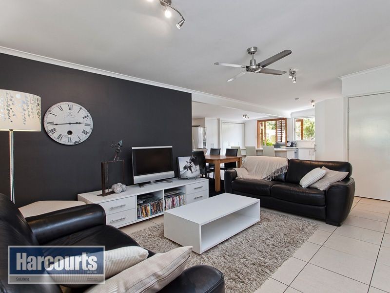 7 Dinterra Avenue, Ferny Hills QLD 4055