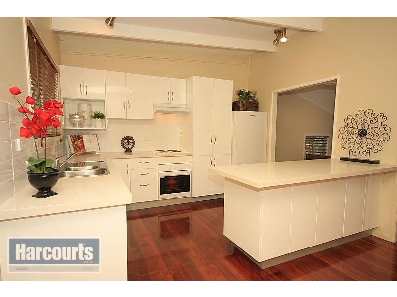 11 Barber Road, Ferny Hills QLD 4055