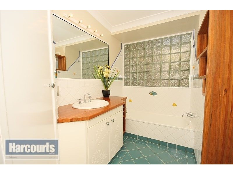 11 Barber Road, Ferny Hills QLD 4055