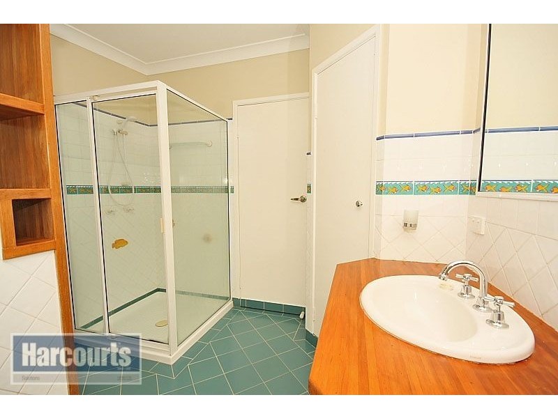 11 Barber Road, Ferny Hills QLD 4055