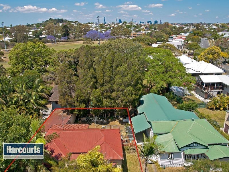 8 Howard Street, Grange QLD 4051