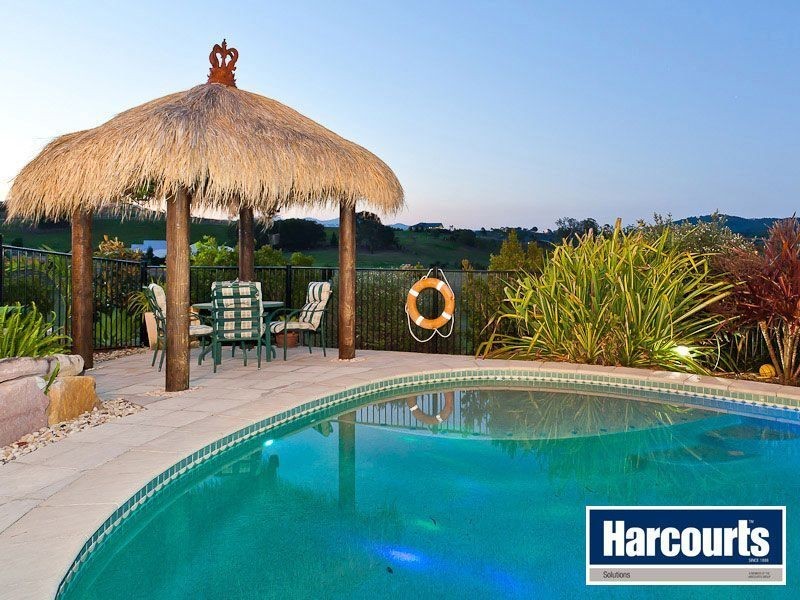 8 Mayfair Drive, Samford Valley QLD 4520