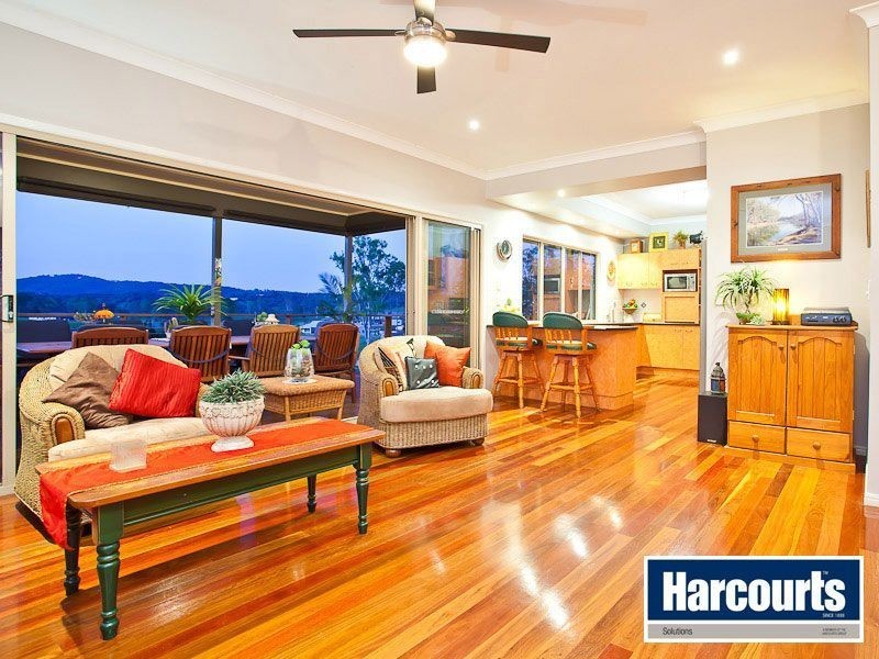 8 Mayfair Drive, Samford Valley QLD 4520