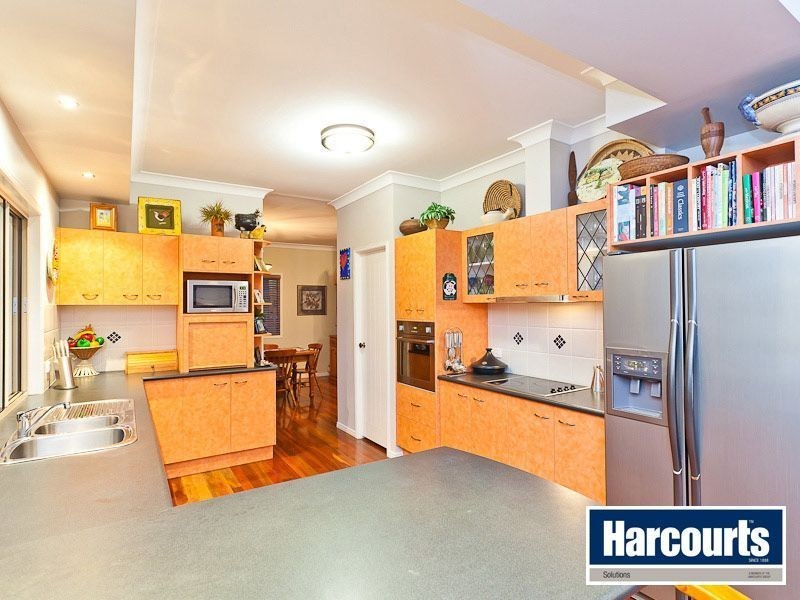 8 Mayfair Drive, Samford Valley QLD 4520