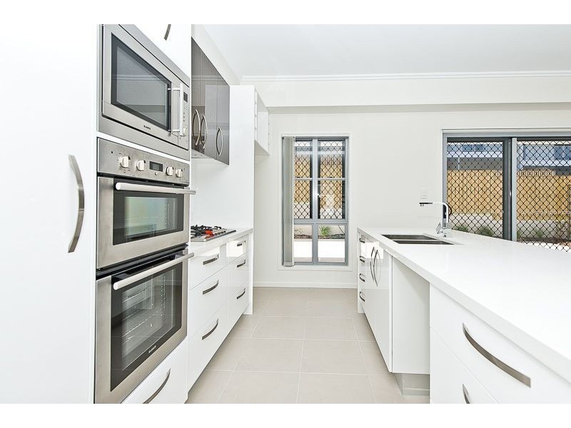 52 Plucks Road, Arana Hills QLD 4054