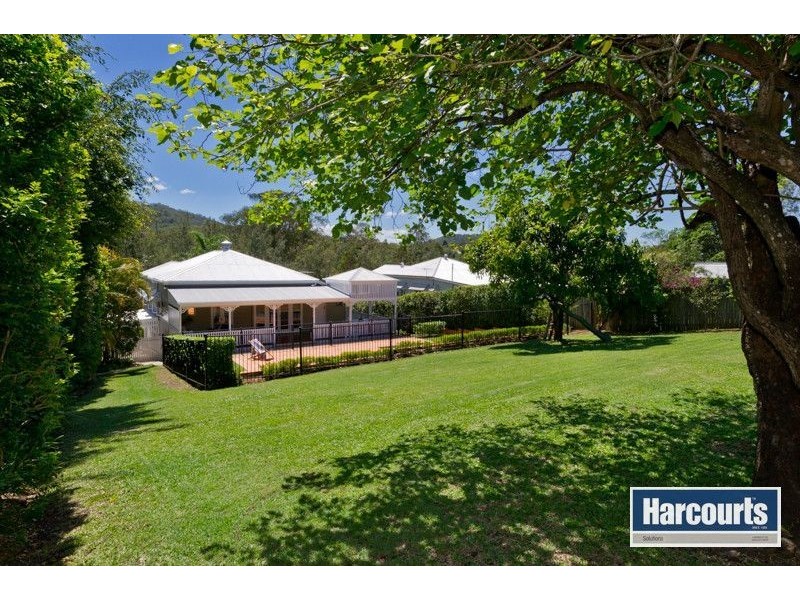35 Bowman Parade, Bardon QLD 4065
