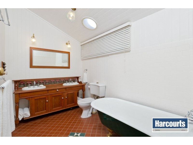 35 Bowman Parade, Bardon QLD 4065