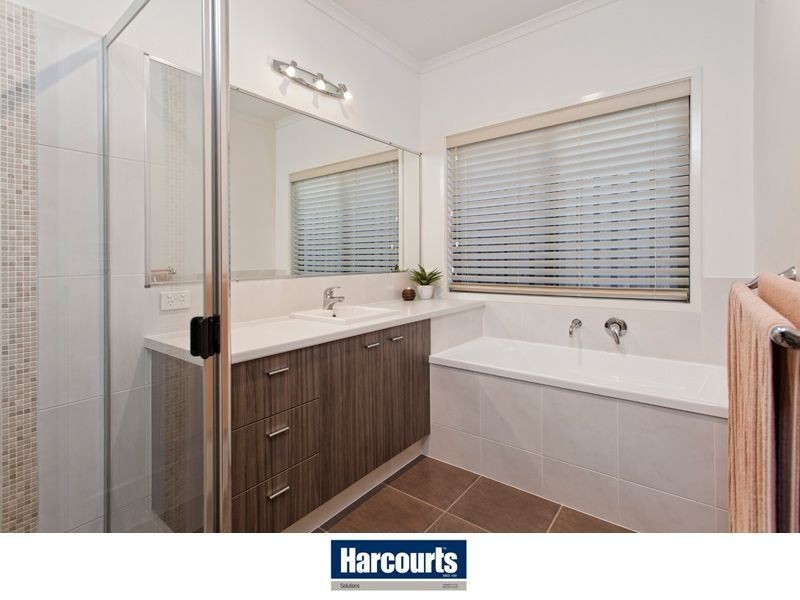 7 Tributary Court, Eatons Hill QLD 4037