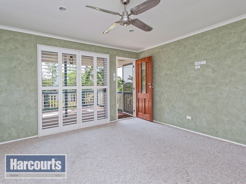 15 Wandearah Crescent, Ferny Hills QLD 4055