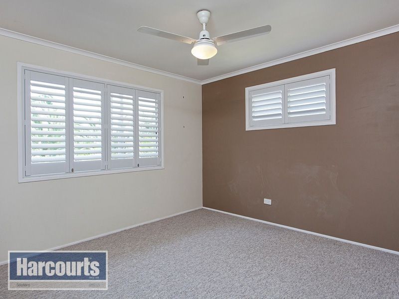 15 Wandearah Crescent, Ferny Hills QLD 4055