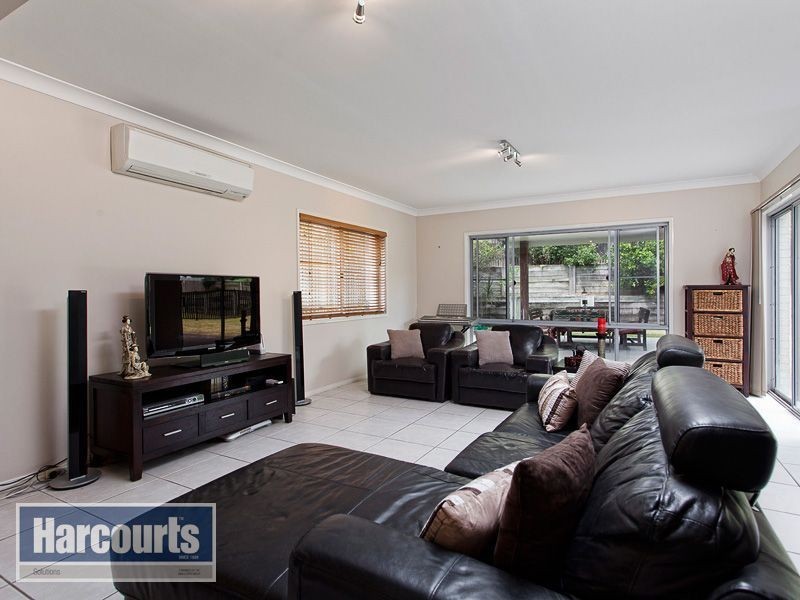 11 Rannoch Place, Ferny Grove QLD 4055