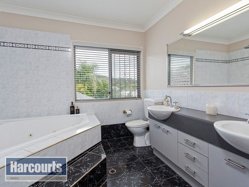 11 Rannoch Place, Ferny Grove QLD 4055