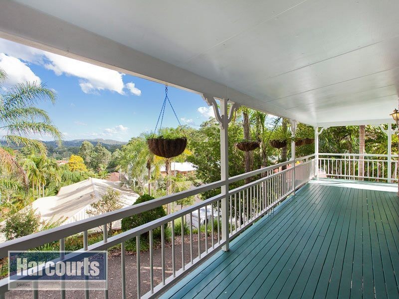 4 Anaheim Court, Ferny Hills QLD 4055