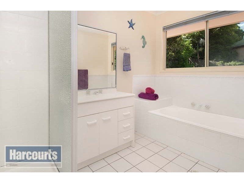 16 Lynwood Court, Ferny Hills QLD 4055