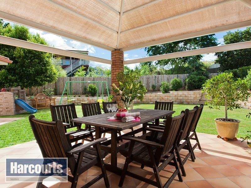 12 Arlington Drive, Arana Hills QLD 4054