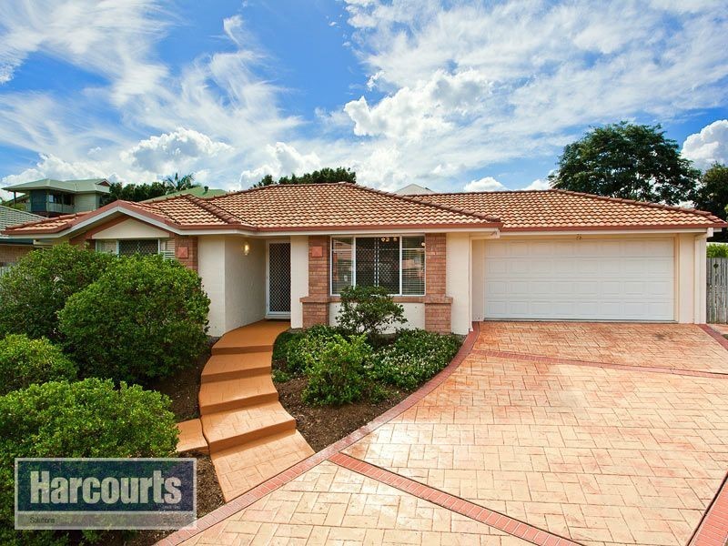 12 Arlington Drive, Arana Hills QLD 4054