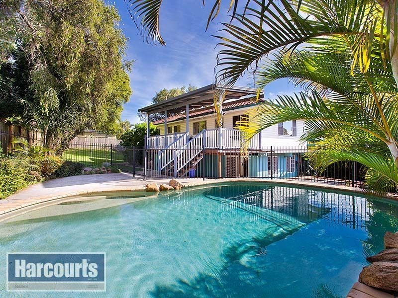 12 Dinterra Avenue, Ferny Hills QLD 4055