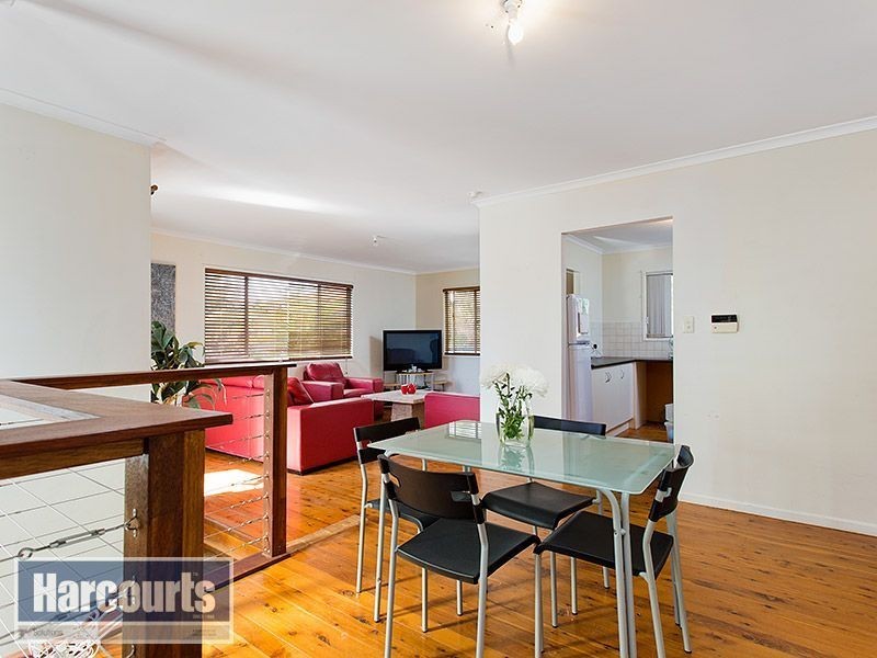 12 Dinterra Avenue, Ferny Hills QLD 4055