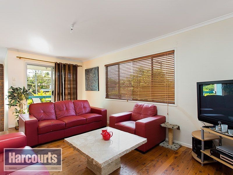 12 Dinterra Avenue, Ferny Hills QLD 4055