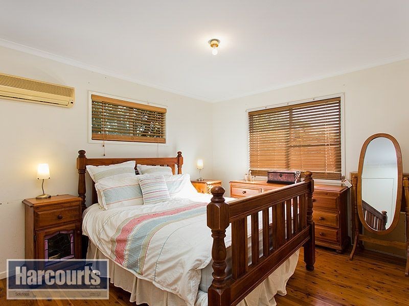12 Dinterra Avenue, Ferny Hills QLD 4055