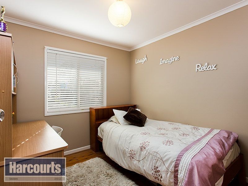 12 Dinterra Avenue, Ferny Hills QLD 4055