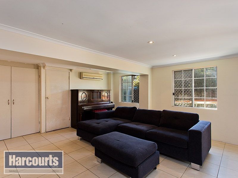 12 Dinterra Avenue, Ferny Hills QLD 4055