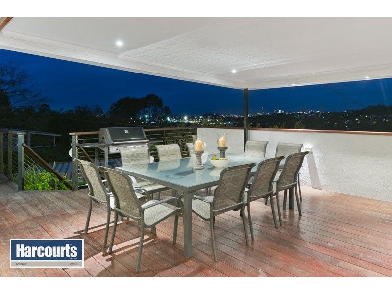 105 Redwood Street, Stafford Heights QLD 4053